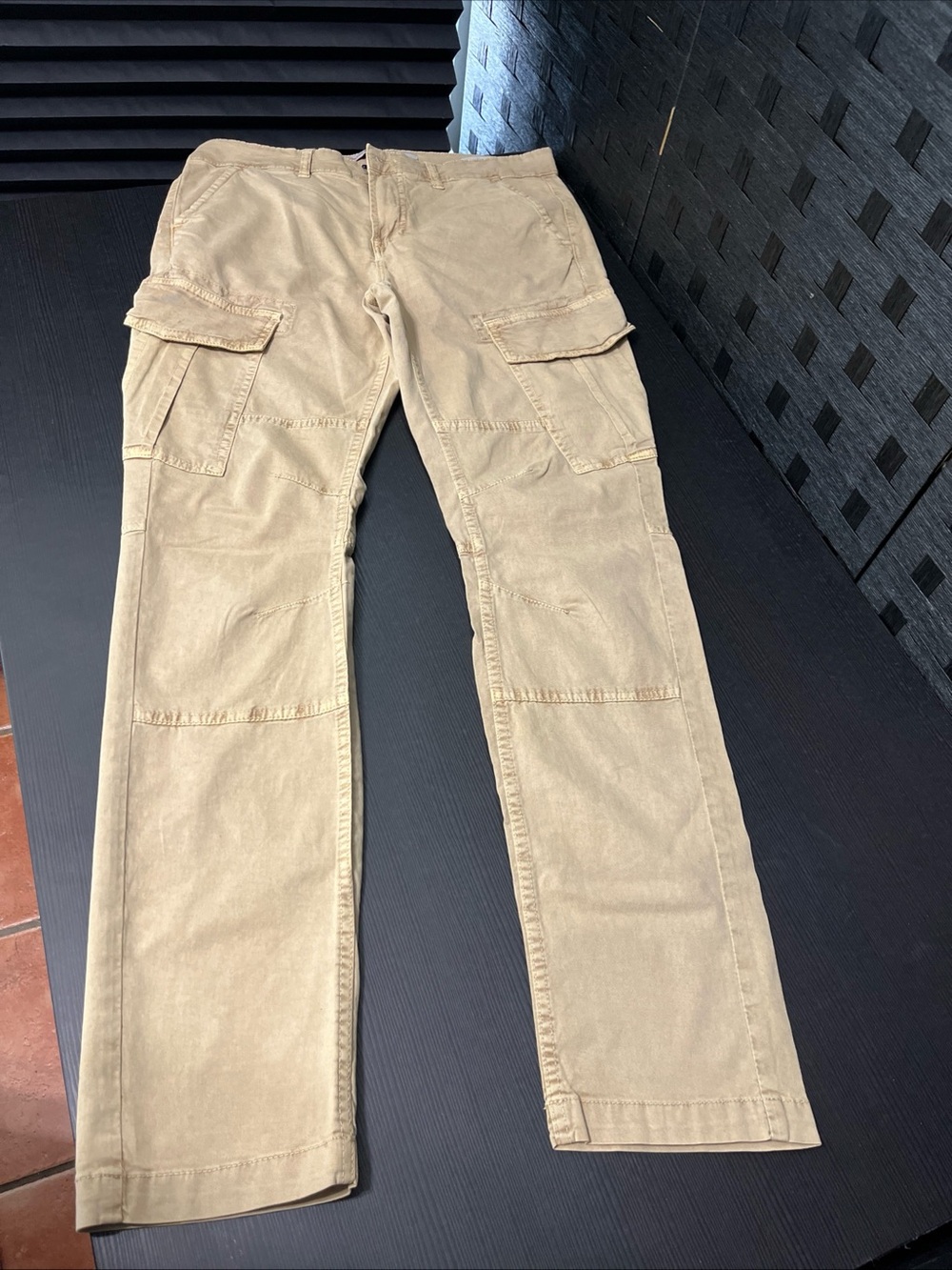 Guess Men's Cargo Pants in Tan